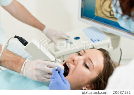 Ceramic tooth reconstruction Ceramic tooth reconstruction 20687181