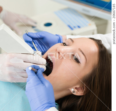 Using intraoral camera 20687185