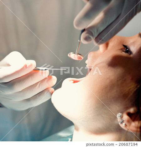 Regular dental check-up 20687194