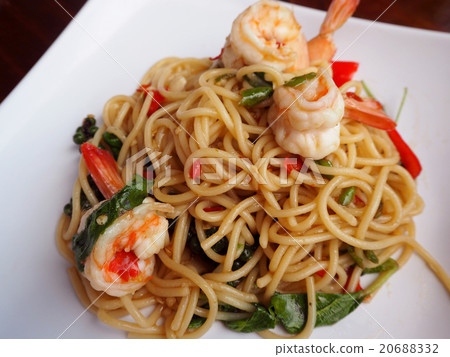Stir-fried spicy spaghetti with shrimp Stir-fried spicy spaghetti with shrimp 20688332