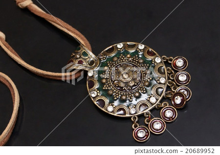 Exotic pendant Exotic pendant 20689952