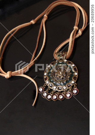 Exotic pendant Exotic pendant 20689956