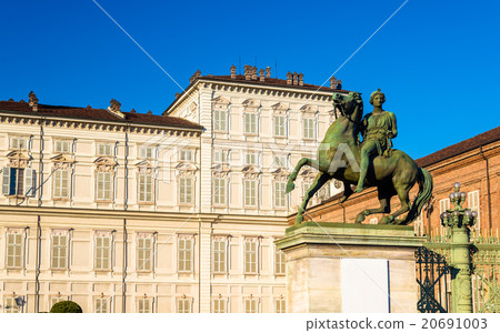 Statue of Dioscuri in Turin - Italy Statue of Dioscuri in Turin - Italy 20691003