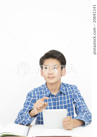 Boy studying Boy studying at tablet Elementary school student Junior high school student Child tablet Boy studying Boy studying at tablet Elementary school student Junior high school student Child tablet 20691141