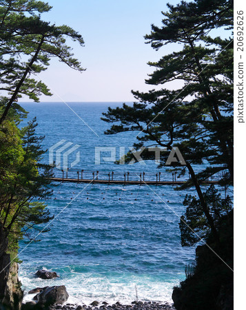 Izukogen's bridge The shore of the suspension bridge 20692626