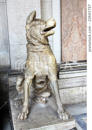 Dog sculpture Dog sculpture 20693787