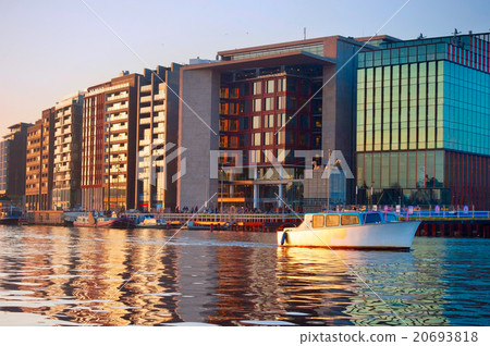 Modern European architecture 20693818