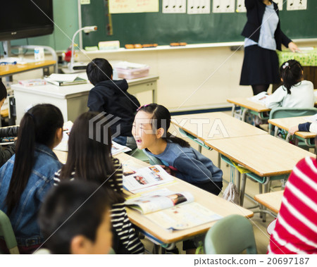 Elementary school class (consult with friends) 20697187