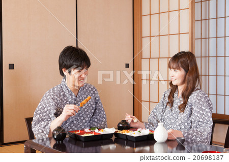 A meal with a traveling hot spring couple A meal with a traveling hot spring couple 20698187