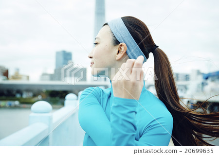 A woman who jogs A woman who jogs 20699635