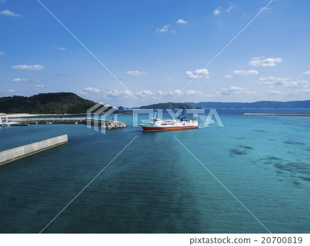 The beautiful sea of the Kerama islands and Akajima 20700819