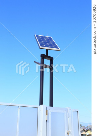 太陽能電池板 電動 小型 疏散塔屋頂 照片素材 圖片 圖庫