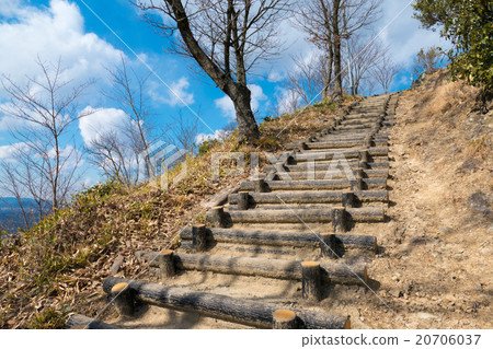 一條維護良好的山路 20706037
