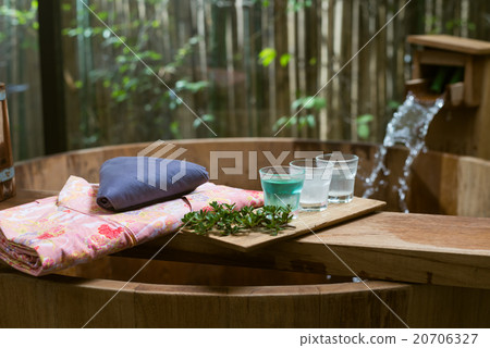 Onsen series : wooden bathtub with pink yukata 20706327