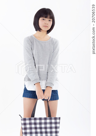 Ladies' junior high school students wearing pretty private clothes on holidays Ladies' junior high school students wearing pretty private clothes on holidays 20706539