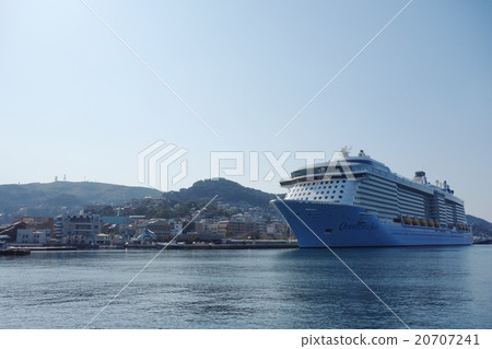 斜坡城市和豪華班輪 20707241