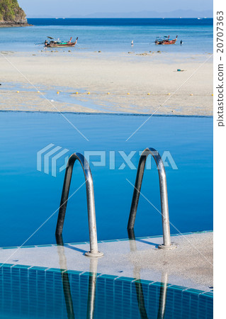 Defocus of pool with blue sky 20707363