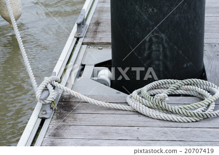 Cleats and ropes for boat mooring 20707419