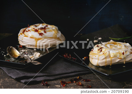 Pavlova dessert with caramel 20709190