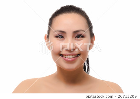 Portraite of a beautiful woman Portraite of a beautiful woman 20713209