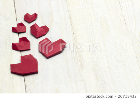 Lovely heart's on white wood Lovely heart's on white wood 20715432