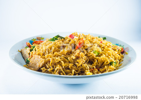 fried noodles 20716998