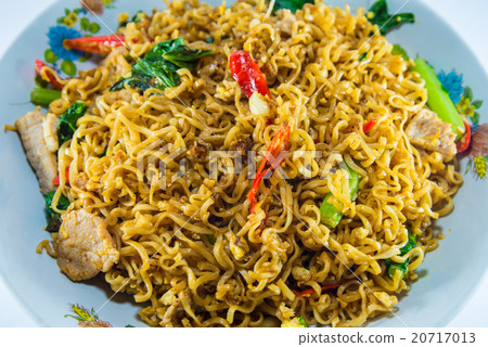 fried noodles 20717013