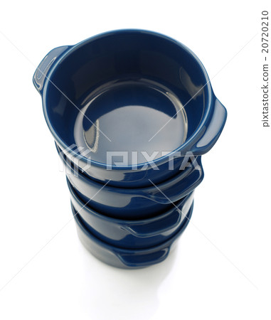 empty ceramic pot on white empty ceramic pot on white 20720210