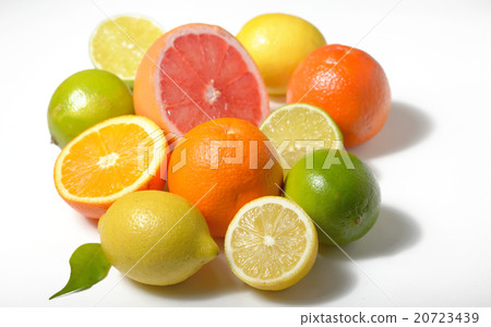 Citrus fruits  isolated on white 20723439