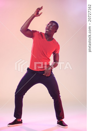 The young cool black man is dancing 20727162