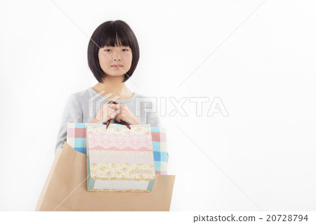 Ladies' junior high school students wearing lovely casual clothes 20728794