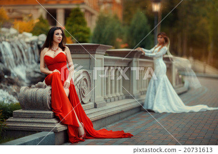 She dreams of the bride. 20731613