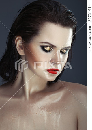 Wet girl's face. Wet girl's face. 20731614