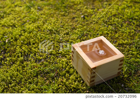 Masked sake containing cherry petals Masked sake containing cherry petals 20732096