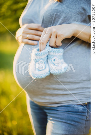 Small shoes for the baby pregnant woman Small shoes for the baby pregnant woman 20732507
