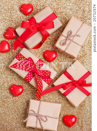 presents 20732974