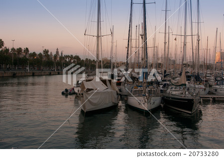 Barcelona, a dock on the evening 20733280