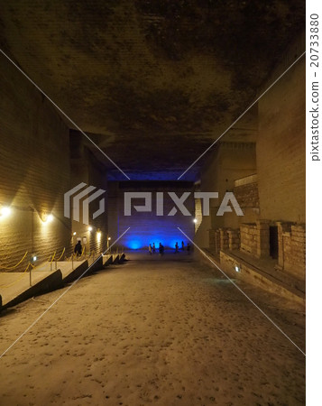 在宇都宮的Oyanishi地下採礦場的廢墟中點亮了一個神秘的空間 20733880