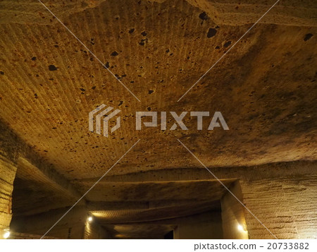 宇都宮大谷石地下採礦場的定期挖掘痕跡剩下的岩石表面 20733882