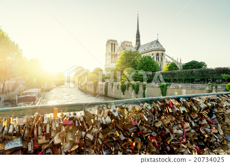 Notre Dame in Paris with famous locks of love 20734025
