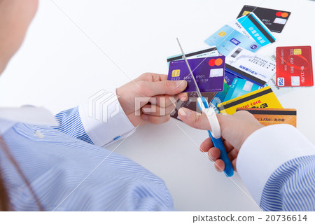 Women who dispose of credit cards 20736614