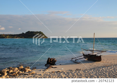 Sea and ship Sea and ship 20742123