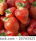 Platter of seasonal strawberries 20743925