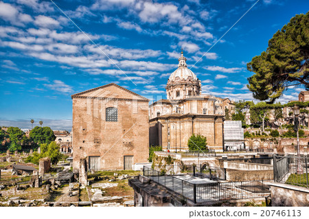 Famous Roman ruins in Rome, Italy Famous Roman ruins in Rome, Italy 20746113