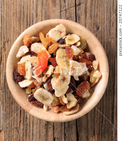 Mixed dried fruit 20747122