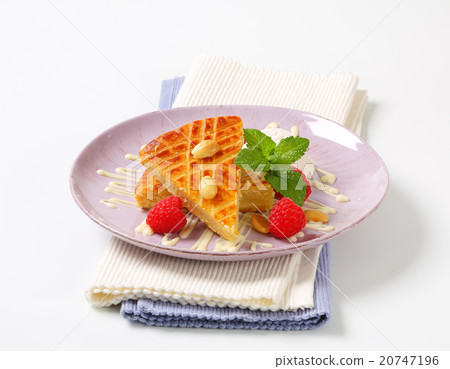 Almond cake with ice cream and raspberries Almond cake with ice cream and raspberries 20747196