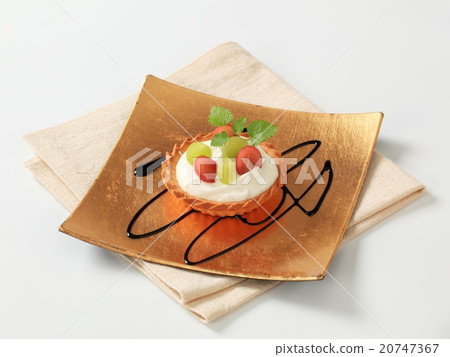 Cream tart 20747367