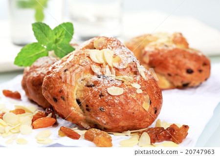 Sweet bread 20747963