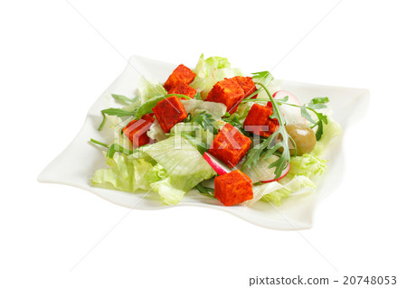 Fresh vegetable salad with diced cheese 20748053