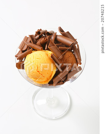 Ice cream with chocolate curls Ice cream with chocolate curls 20748215